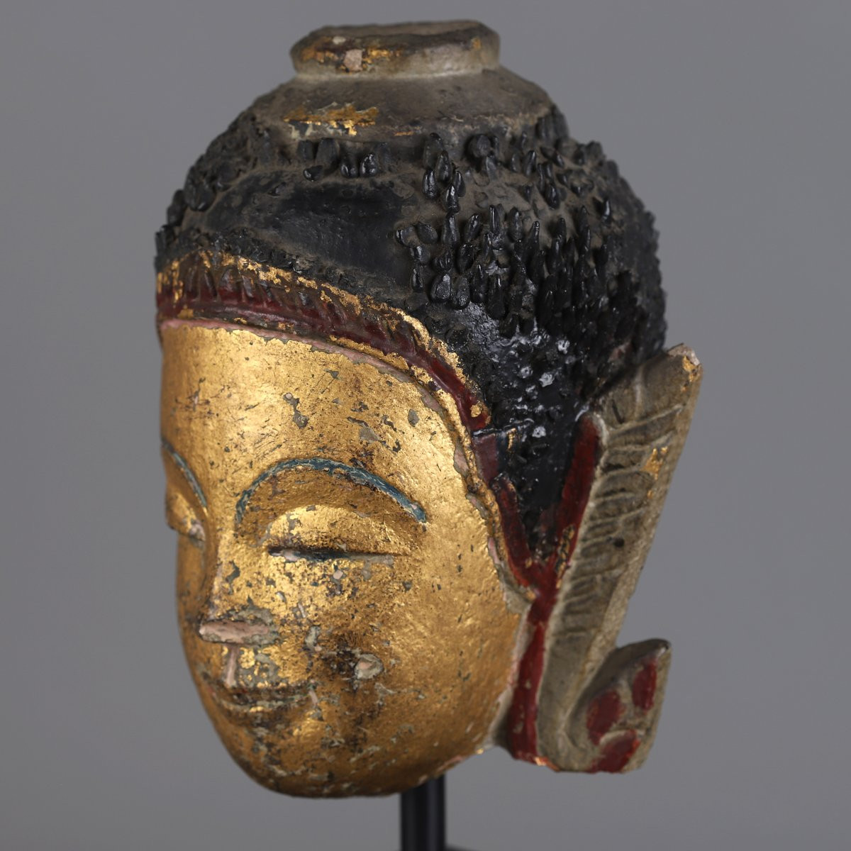 Buddha Head In Gold-lacquered Sandstone - Khmer-photo-3