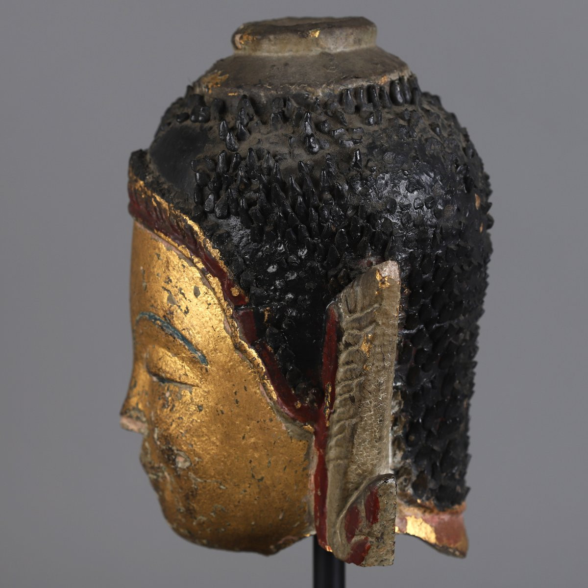 Buddha Head In Gold-lacquered Sandstone - Khmer-photo-4