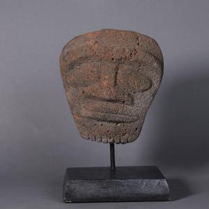 Figure Idole En Pierre Volcanique – Amérique Du Sud