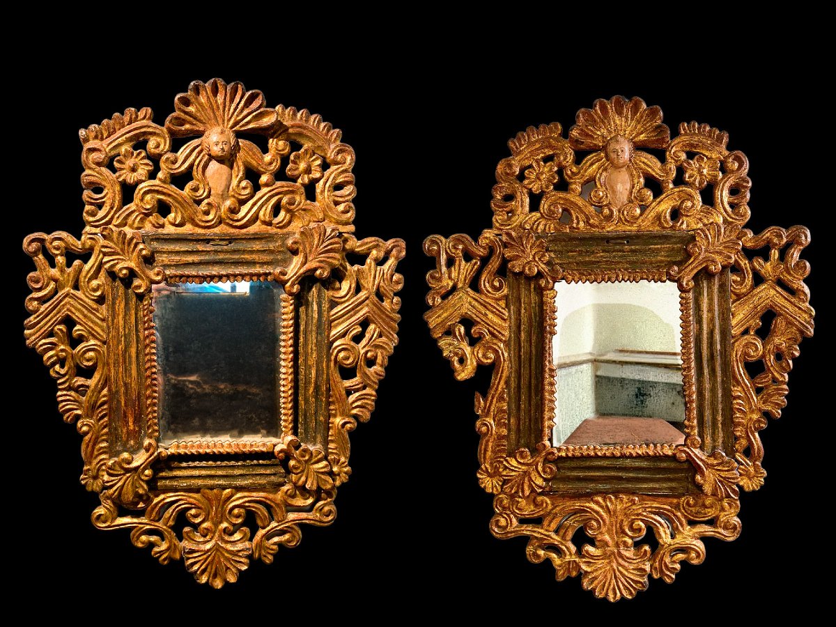 Paire de miroirs péruviens en bois sculpté, doré et polychrome, XVIIIe siècle