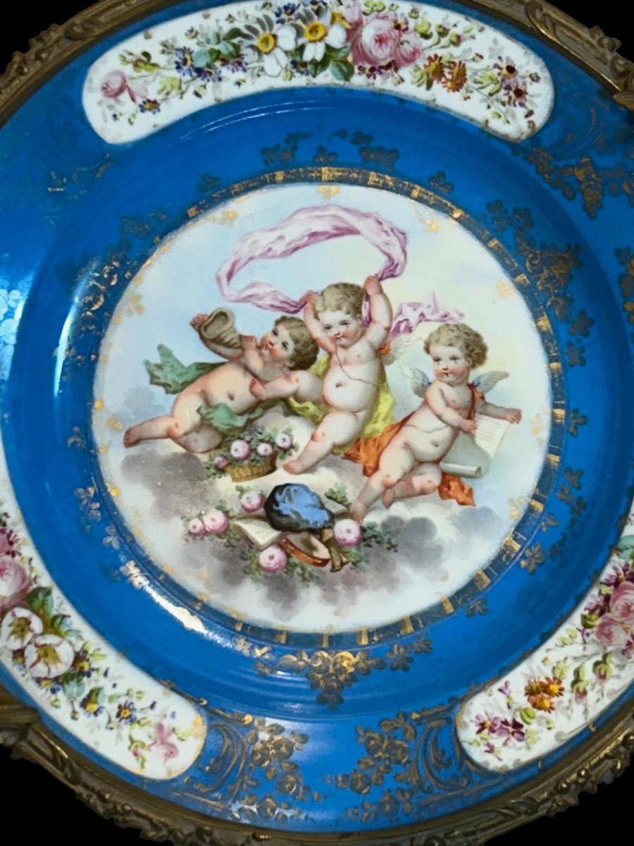  Centre de table en porcelaine émaillée portant les marques de Sèvres, France, XIXe siècle-photo-2