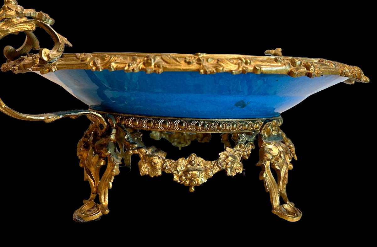  Centre de table en porcelaine émaillée portant les marques de Sèvres, France, XIXe siècle-photo-1