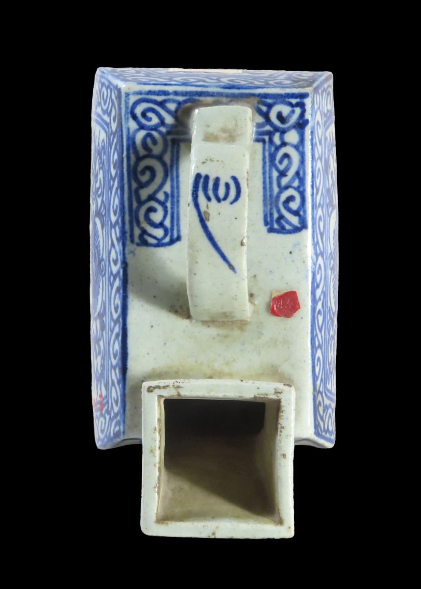 Urinal médical en porcelaine émaillée bleu et blanc (Chine, XIXe siècle)-photo-1