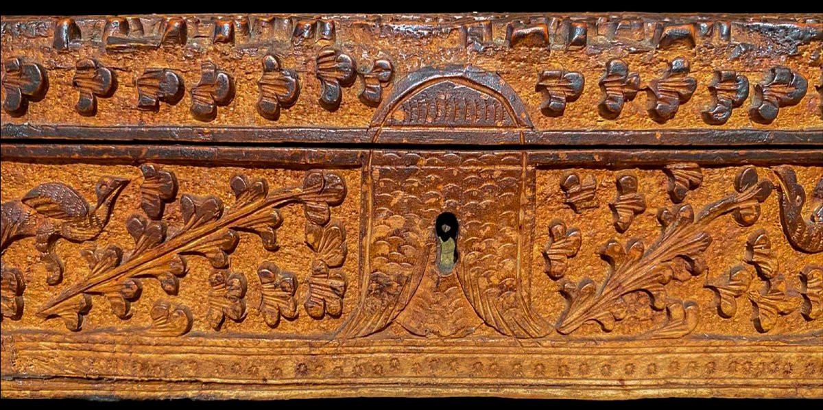 Carved Box Made Of Indian Sandalwood, 19th Century-photo-1