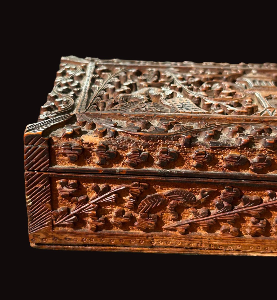 Carved Box Made Of Indian Sandalwood, 19th Century-photo-3