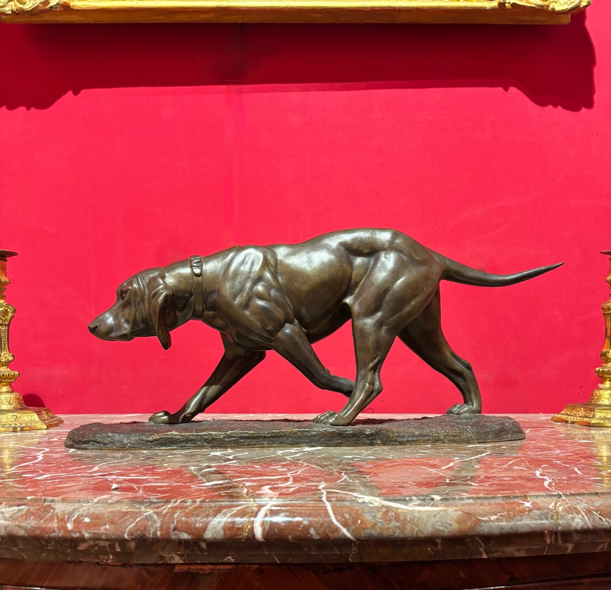 Chien de chasse en bronze patiné Ep. fin XIXe