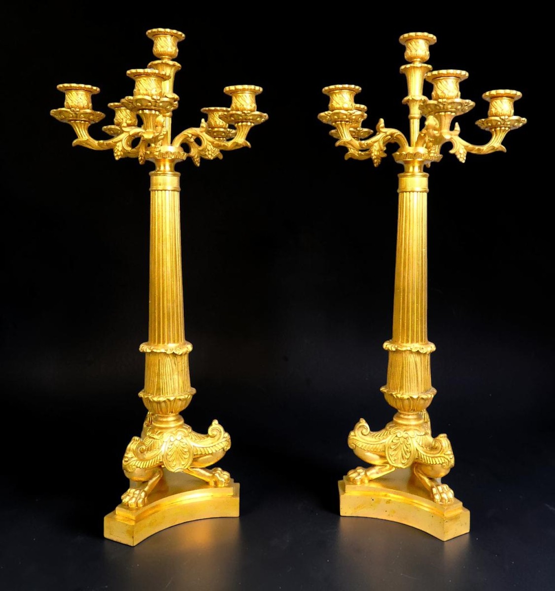 Paire de cand&eacute;labres Charles X en bronze dor&eacute;, XIXe si&egrave;cle H.58 cm