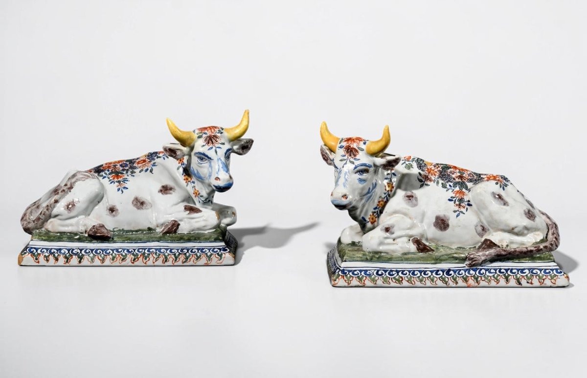 Pair Of Reclining Cows In Polychrome Delftware, Late 18th Century