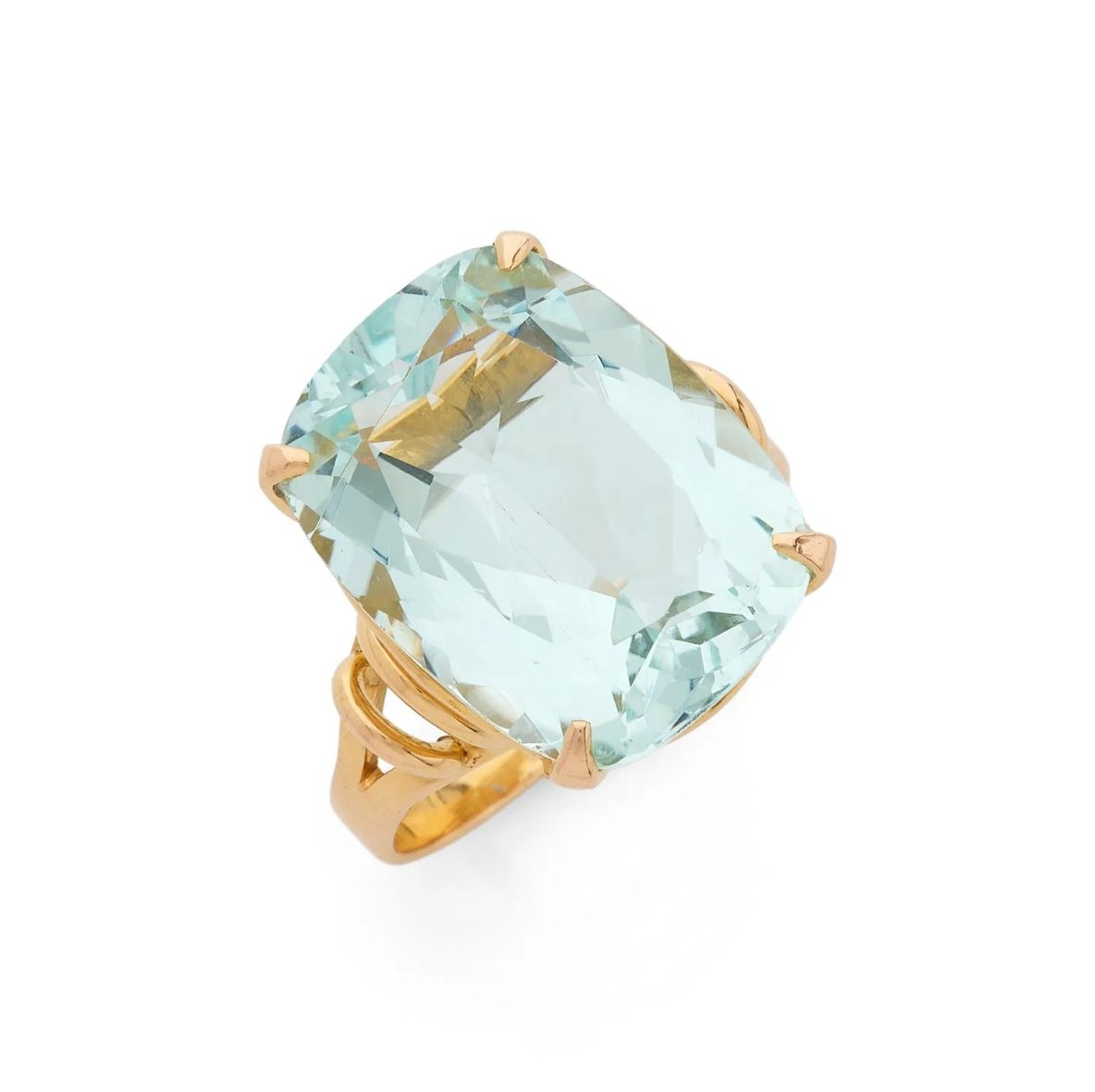 18k Yellow Gold Cocktail Ring Set With An Aquamarine