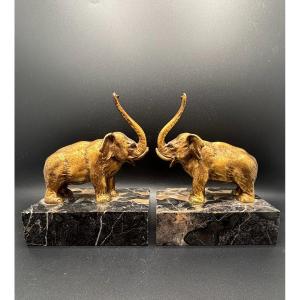 Paire de serre-livres “Éléphants” en bronze doré et marbre Ep début XXe