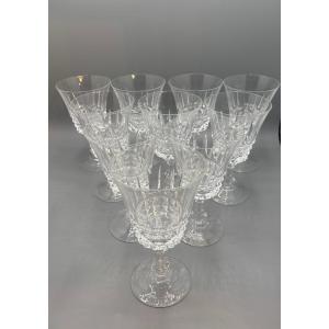 20 verres en cristal à décor taillé de pointes de diamant