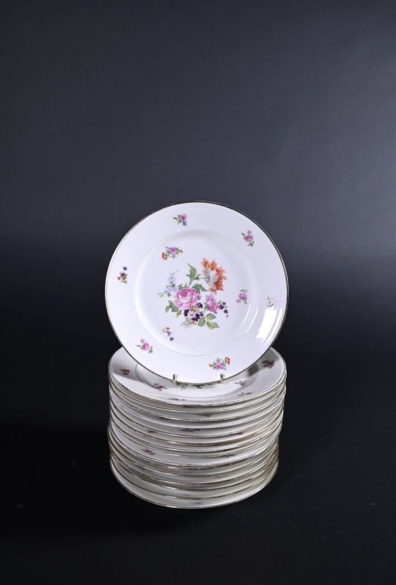 Série de table à décor de fleurs 
