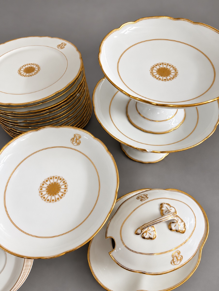 "l'escalier De Cristal" Porcelain Dinnerware Set -photo-2