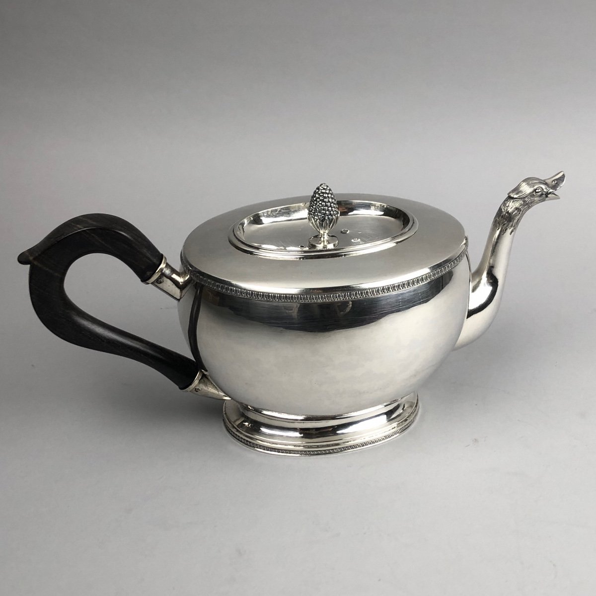 Théière en Argent massif, d’époque Empire à Paris. 