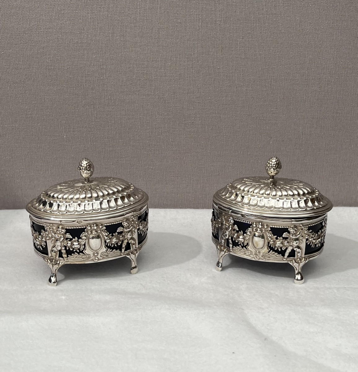 Paire de salières en argent, Paris 1789.