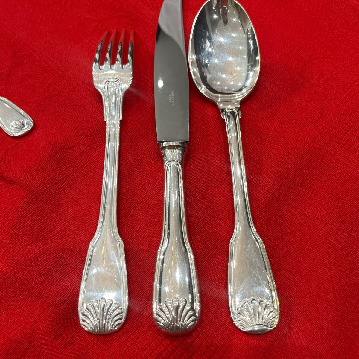 Ménagère en métal argenté Coquille par Ercuis.-photo-1