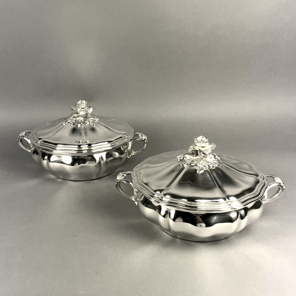 Paire de légumiers en métal argenté par Charles CHRISTOFLE au XIXème siècle. 