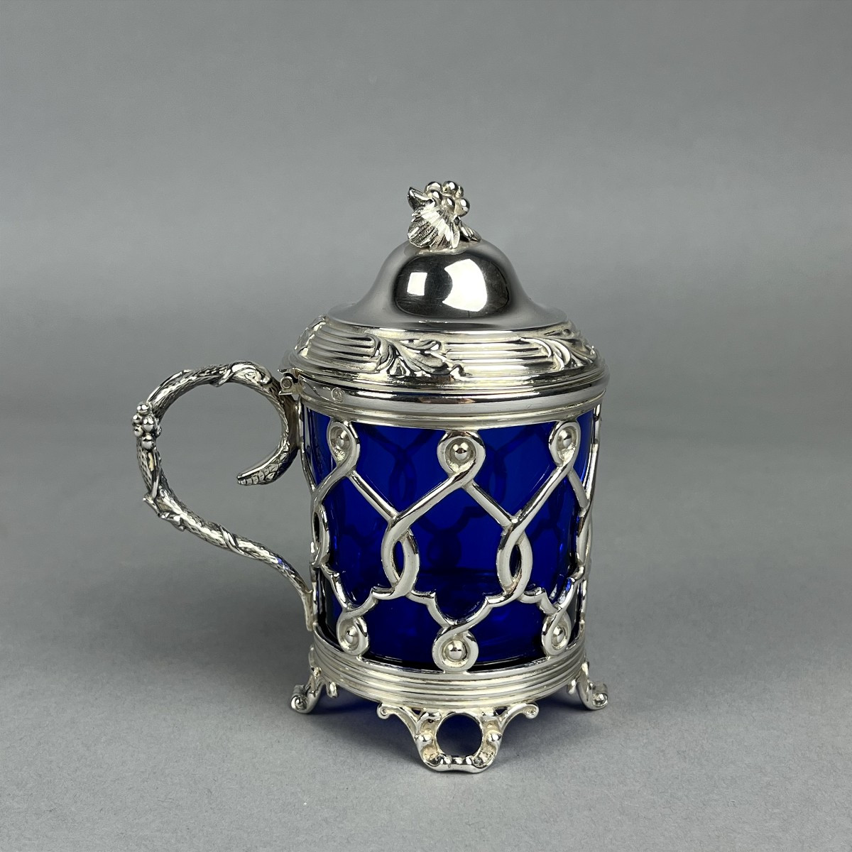 Moutardier en argent massif par Cosson à Paris, XIXème siècle.