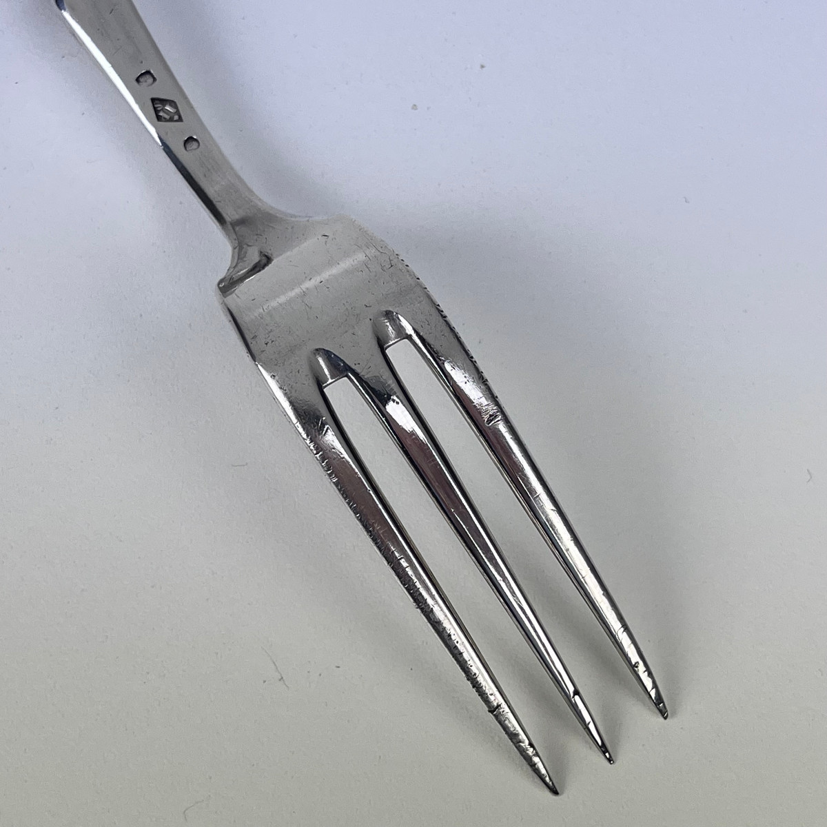 Fourchette à découper en argent et ébène, Province 1819 à 1838.-photo-3