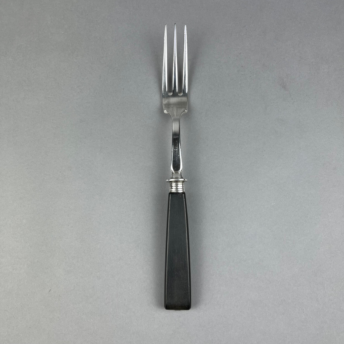 Fourchette à découper en argent et ébène, Province 1819 à 1838.-photo-1