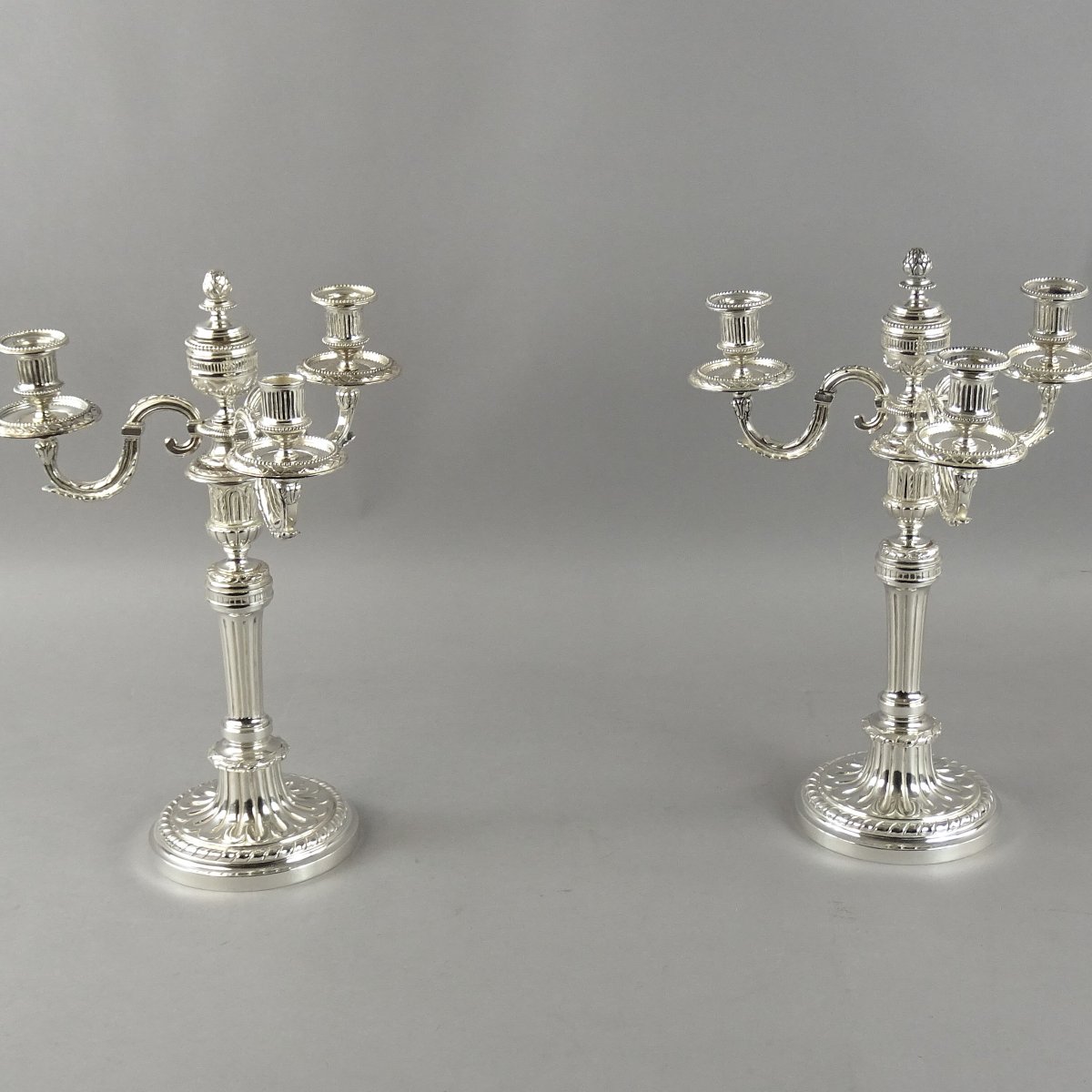 Paire De Chandeliers En métal argente de style Louis XVI-photo-2