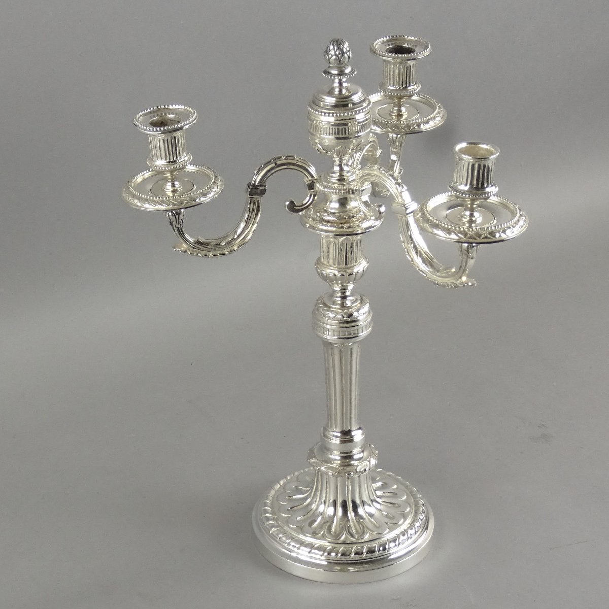 Paire De Chandeliers En métal argente de style Louis XVI-photo-3