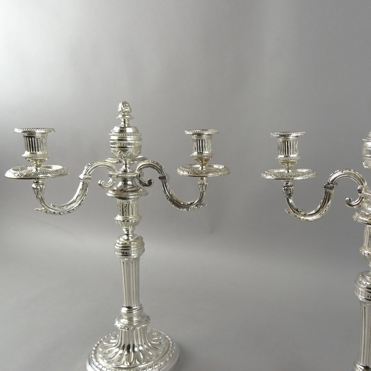 Paire De Chandeliers En métal argente de style Louis XVI-photo-8
