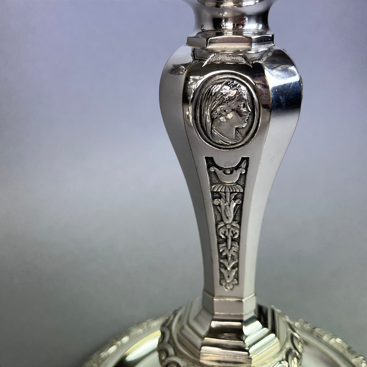 Paire de chandeliers en bronze argenté, XIXème siècle.-photo-3