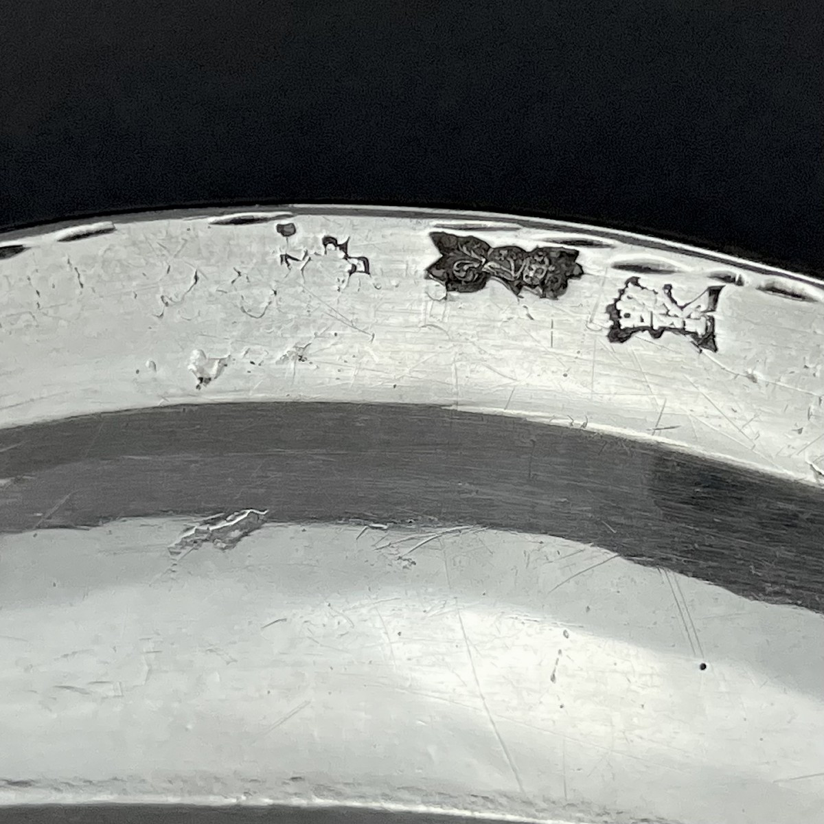 Plat en argent massif, PARIS 1773.-photo-4