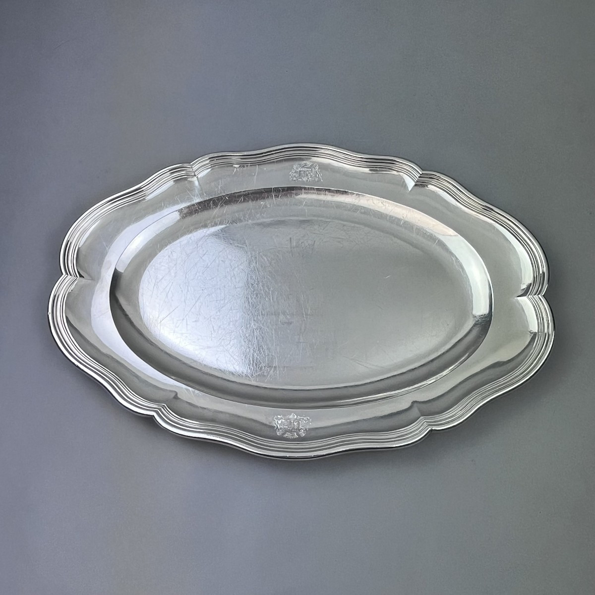 Plat en argent massif, PARIS 1773.