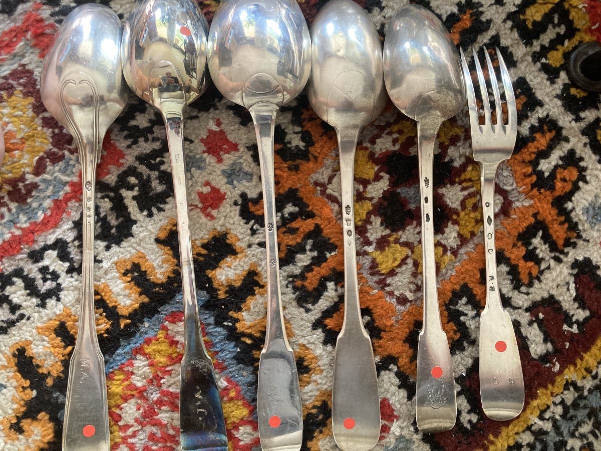 Lot à découvrir de pièces (cuillère à ragoût et fourchette)de service 18 e 