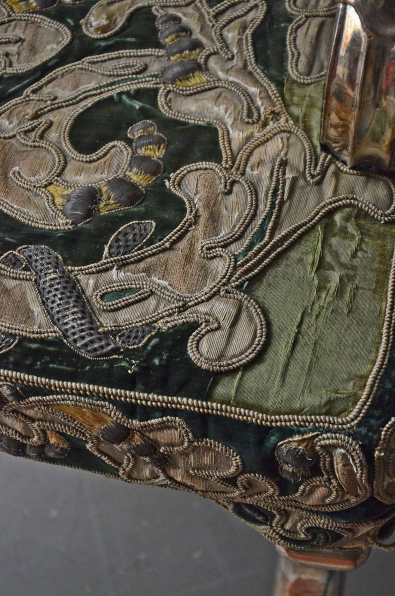 Pair Of 17th-century Embroidered Armchairs -photo-1