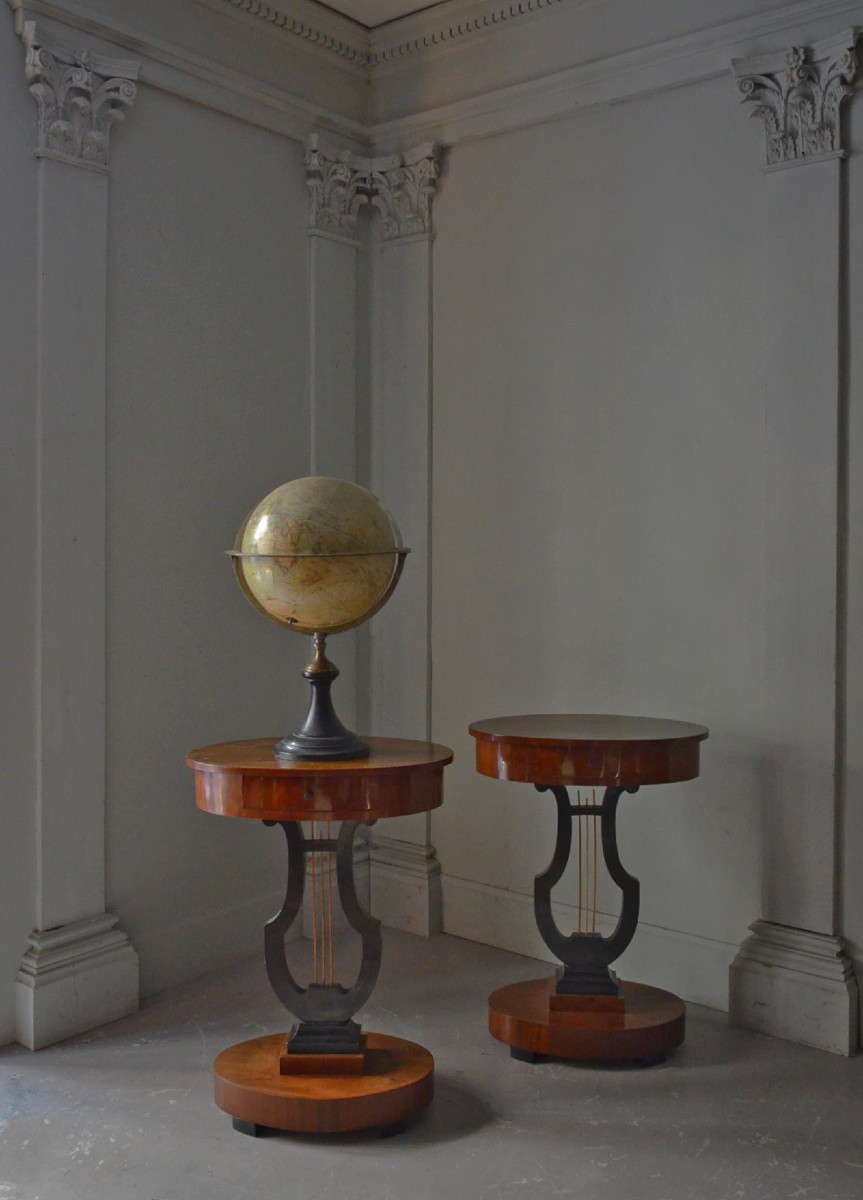 Paire de tables Biedermeier lyre
