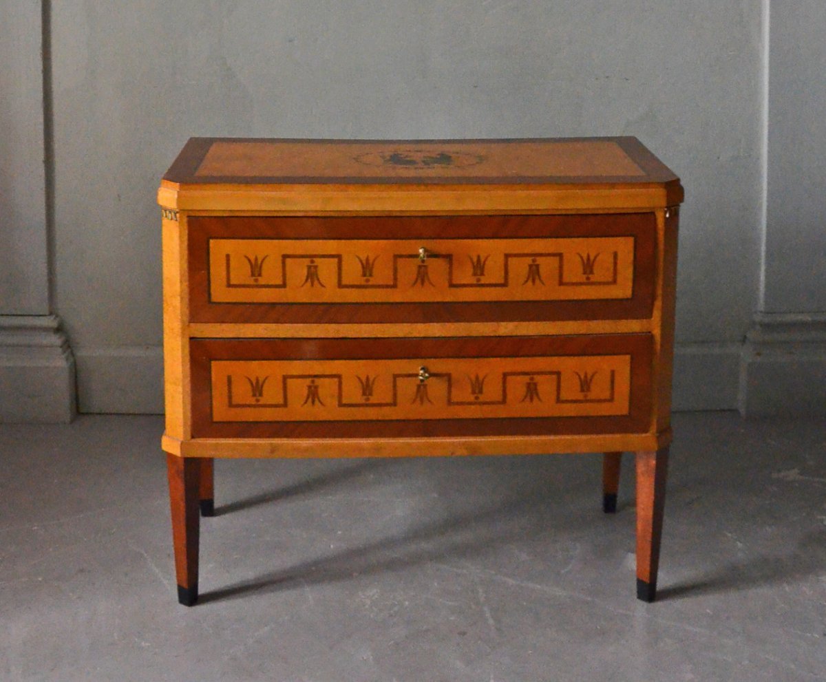 "swedish Grace" Chest Of Drawers 