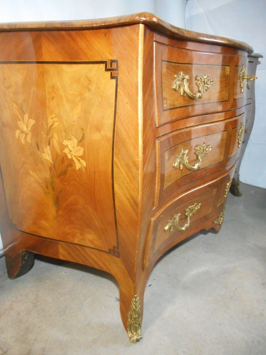 Commode galbée en Marqueterie Fleurie Et Bronze Doré époque XVIIIe-photo-2