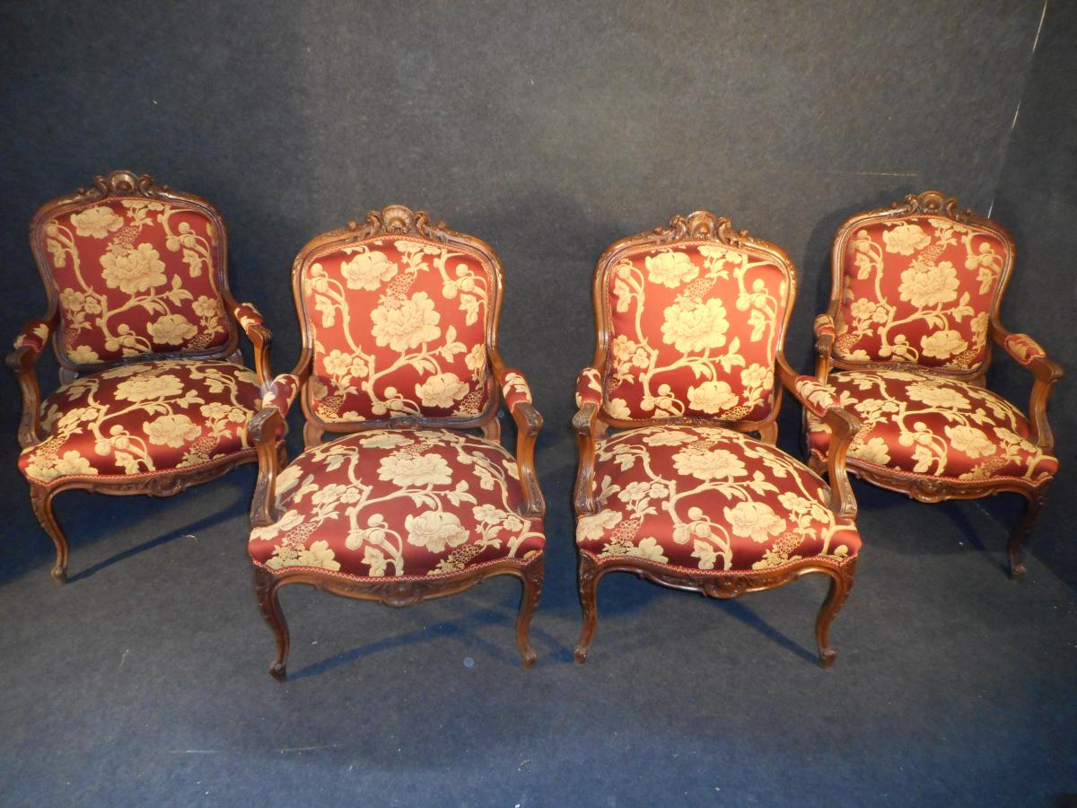 Série De 4 Fauteuils Louis XV En Noyer époque XIX Entièrement Retapissé à l'Ancienne