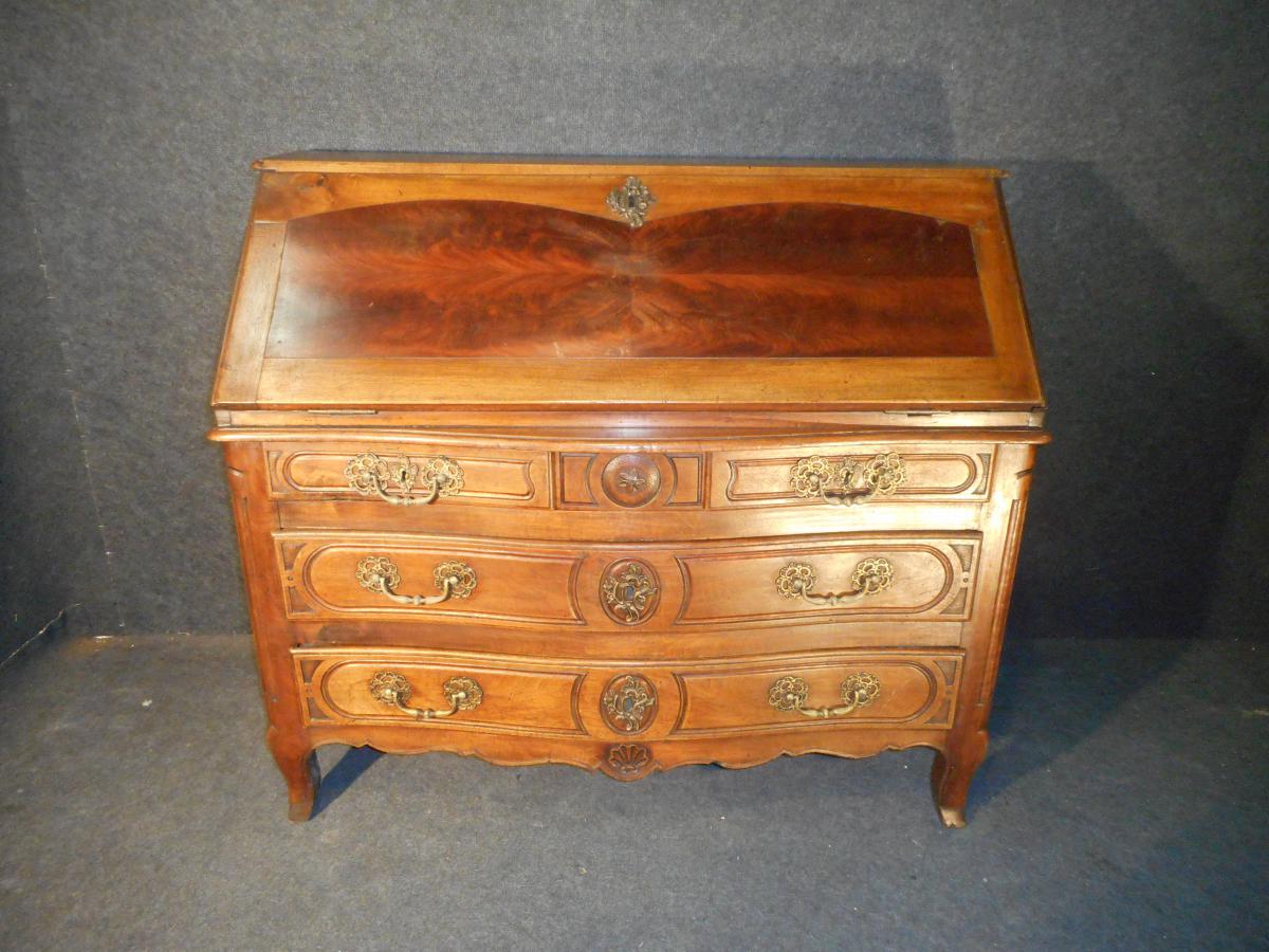 Commode Scriban Galbée époque XVIII En Noyer Et Acajou