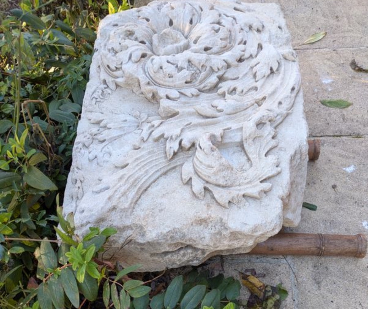 Fragment de frise avec rinceau de feuilles d’acanthes, XVIIe siècle ou antérieur-photo-2