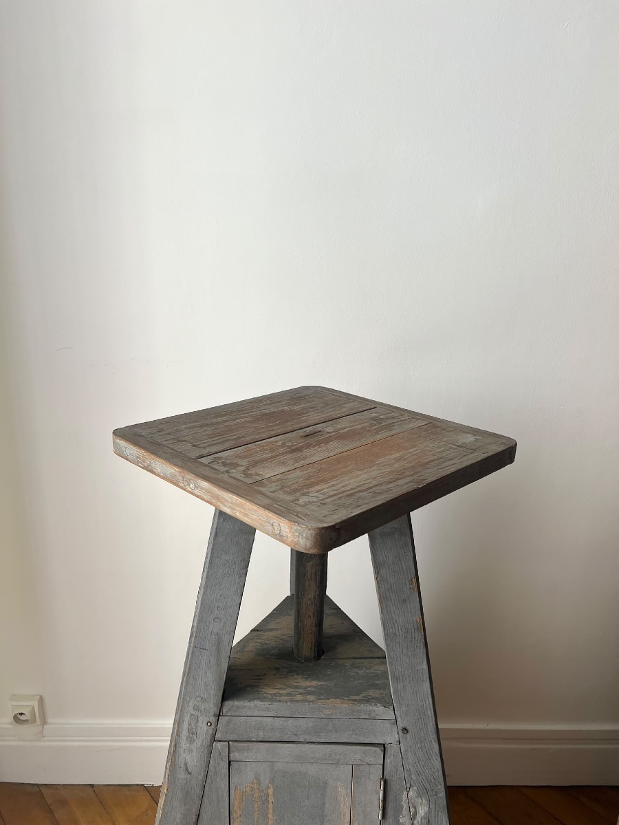 Grande sellette d’atelier de sculpteur en chêne patiné avec rangement, début XXe-photo-4
