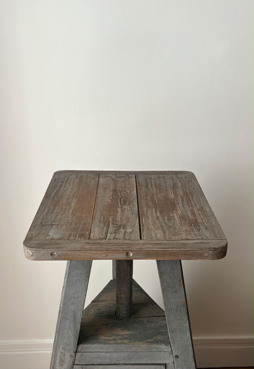 Grande sellette d’atelier de sculpteur en chêne patiné avec rangement, début XXe-photo-1