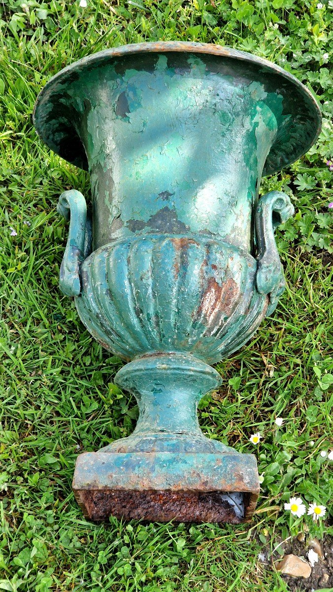 20th Century Cast Iron Medici Vase-photo-2
