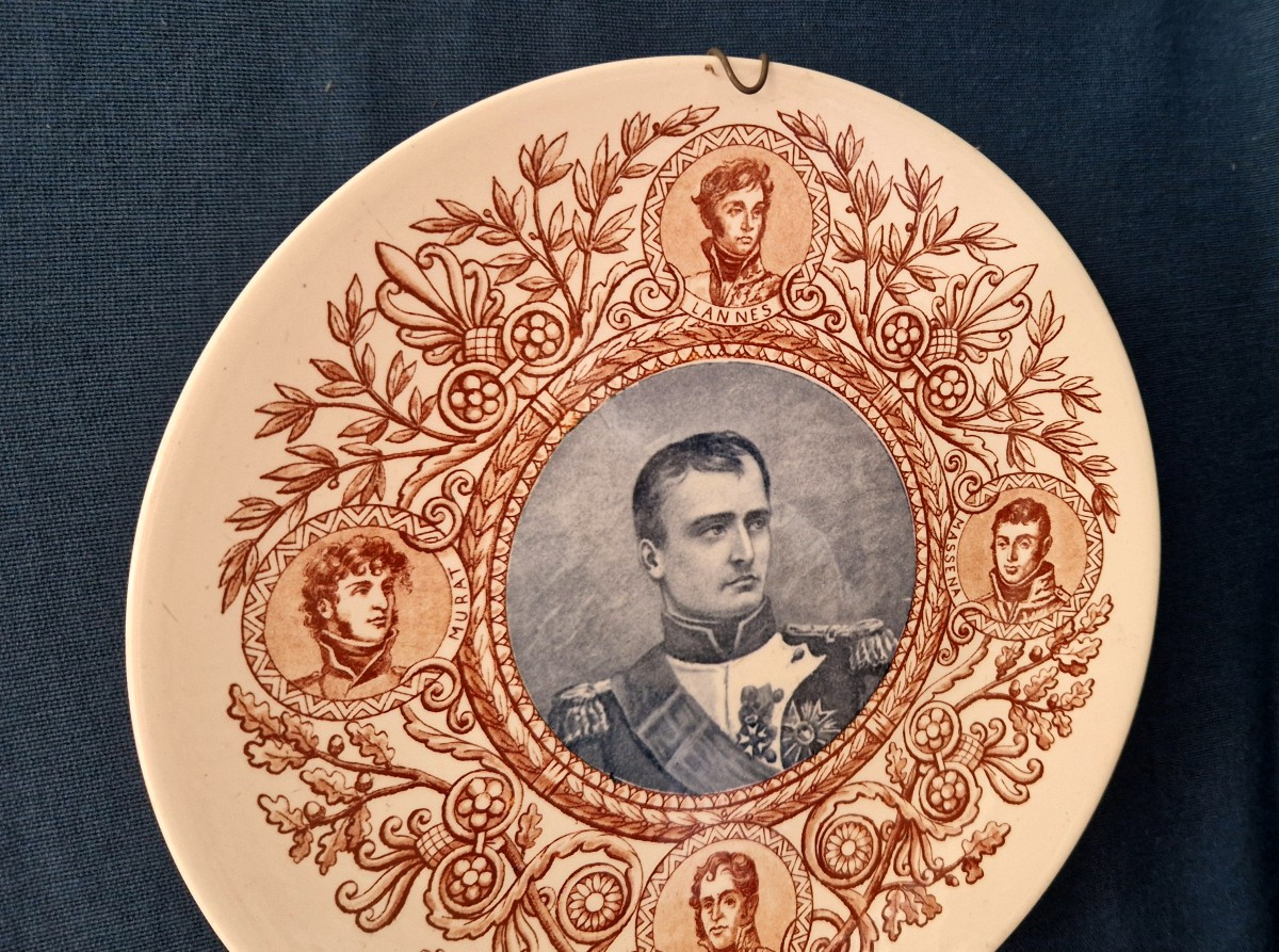 Three Commemorative Souvenir Plates Sarreguemines "famous Men" -photo-6