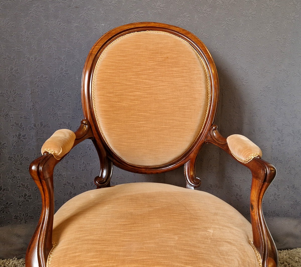 Rosewood Medallion Armchair-photo-2