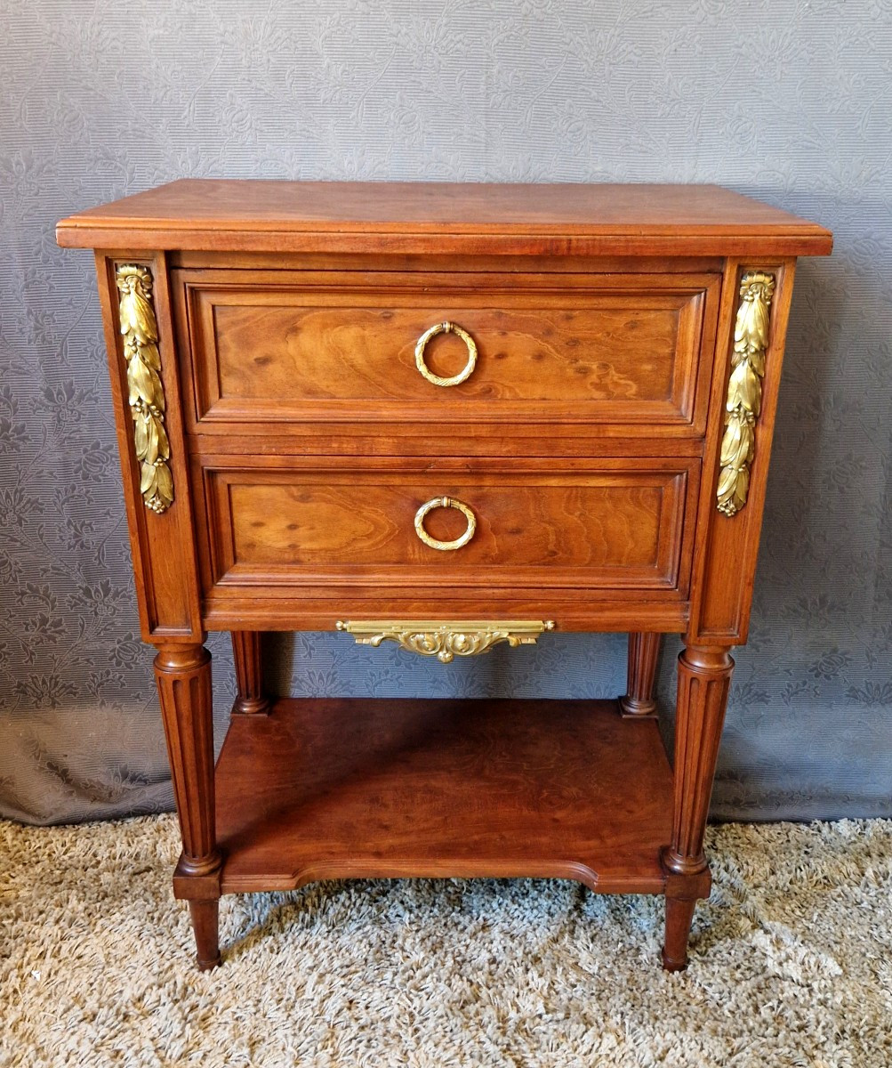 Walnut Chest Of Drawers -photo-2