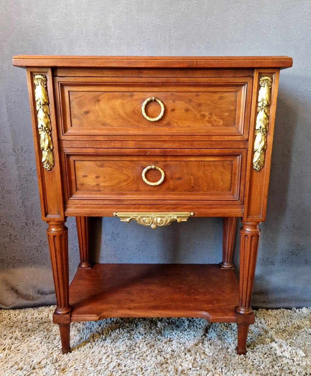Walnut Chest Of Drawers 