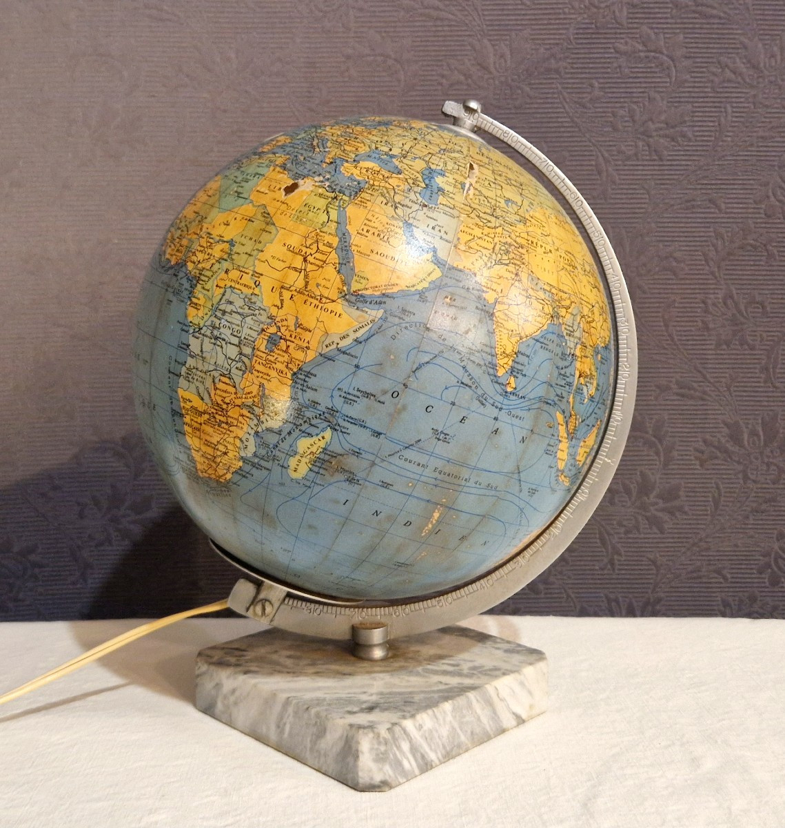 Globe terrestre lumineux en verre XXe