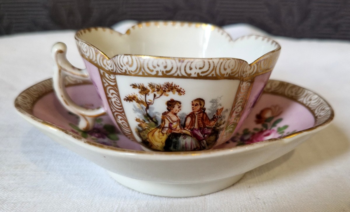 Pair Of Dresden Saxon Porcelain Cups And Saucers-photo-1