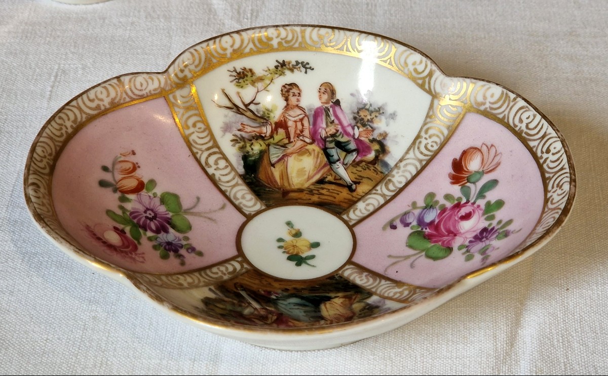 Pair Of Dresden Saxon Porcelain Cups And Saucers-photo-2