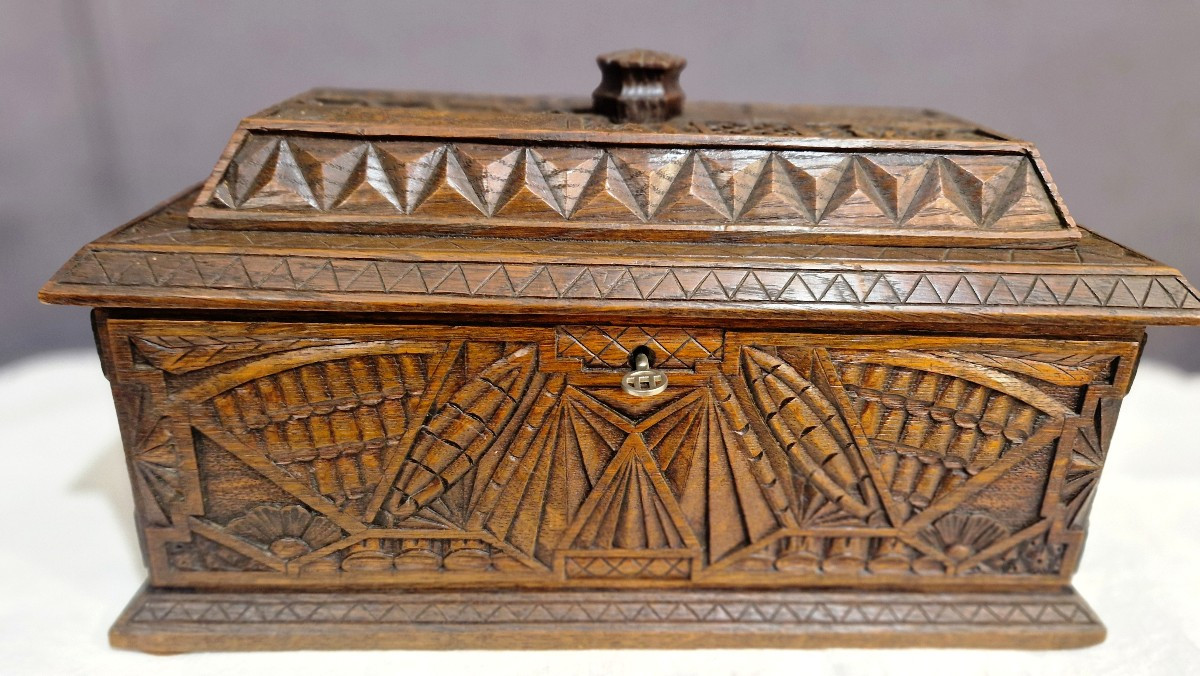 Coffret sculpté en chêne