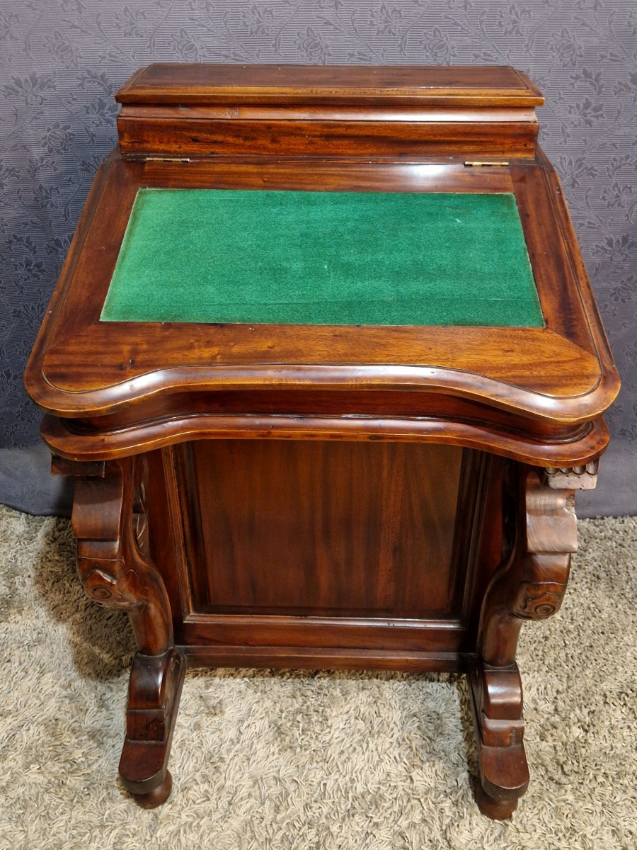 English Davenport Travel Desk, 20th Century, Made Of Mahogany. 
